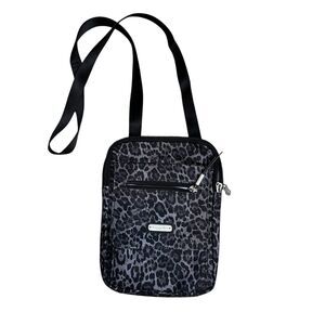 Baggallini Cross Body‎ Grey Animal Print Adjustable Strap Multiple Pockets
